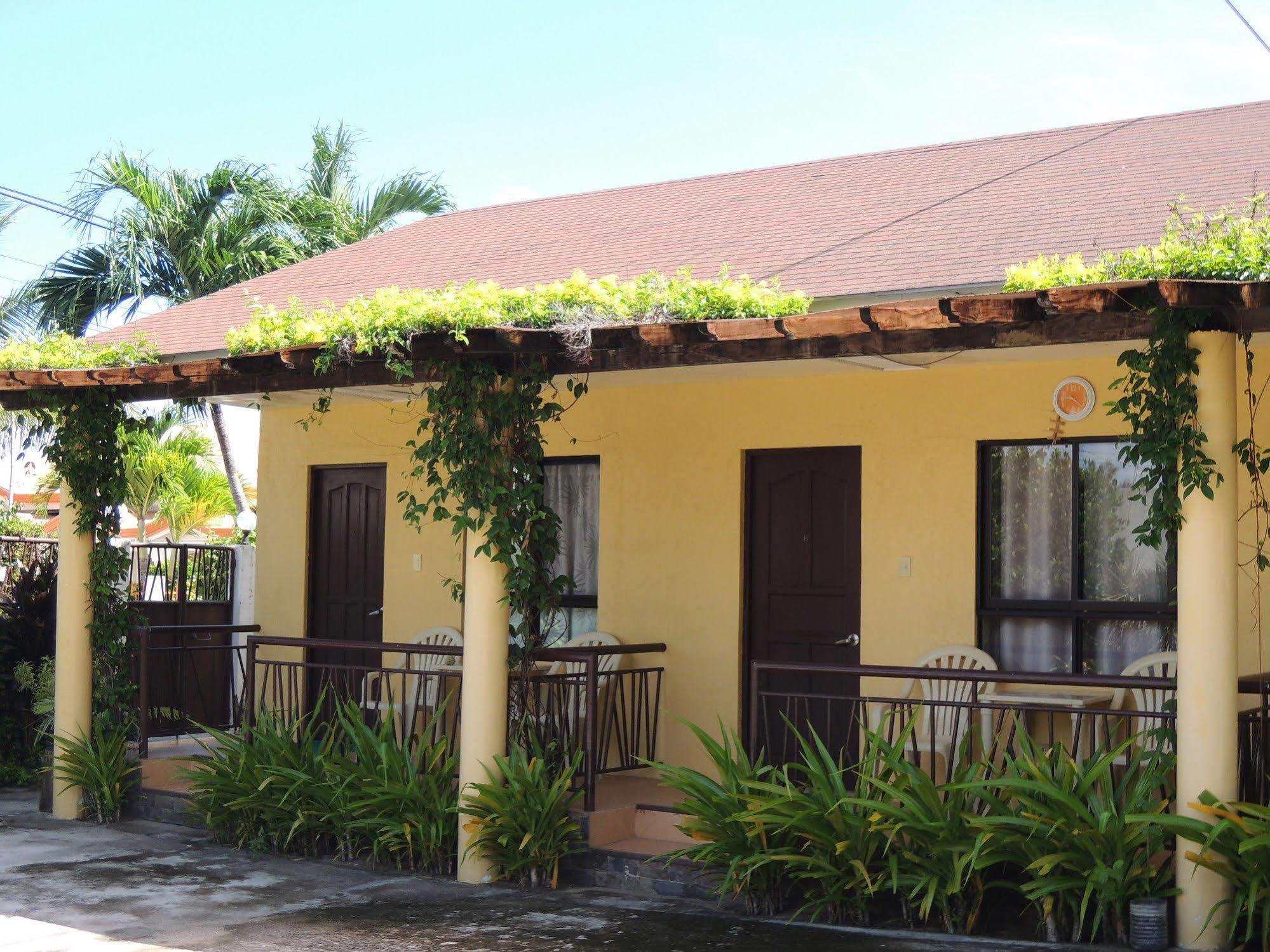 Palms Seaside Inn And Resort Medellin Exterior foto